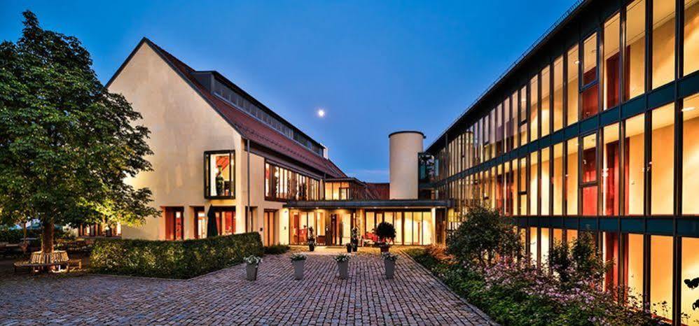 Hotel Oberschwaebischer Hof Schwendi エクステリア 写真