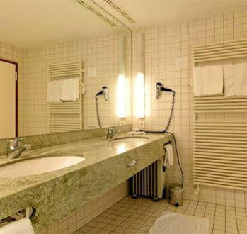 Hotel Oberschwaebischer Hof Schwendi エクステリア 写真