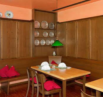 Hotel Oberschwaebischer Hof Schwendi エクステリア 写真