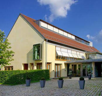 Hotel Oberschwaebischer Hof Schwendi エクステリア 写真